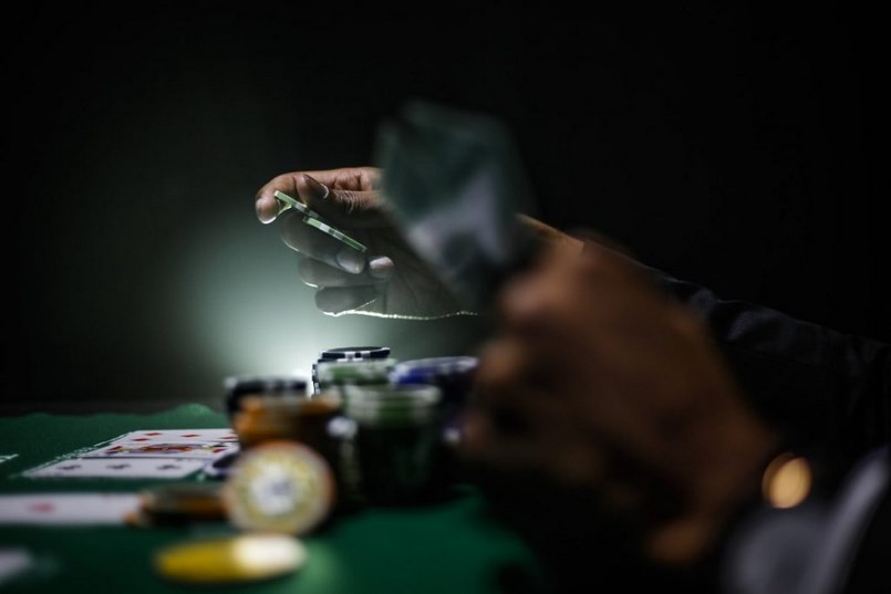 Bluff trong Poker là gì? Bật mí đến từ nhà cái i8bet